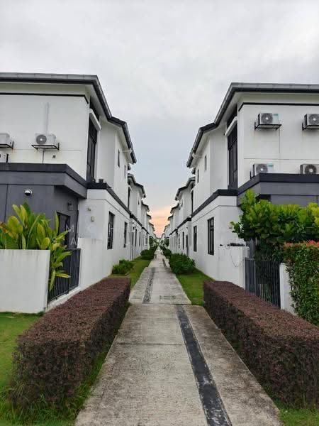 Rumah Teres 2-Tingkat untuk Dijual di Puncak Alam (Selangor) - Mohd Aizat Saiful Bahri - Exterior - PropertyGuru.com.my