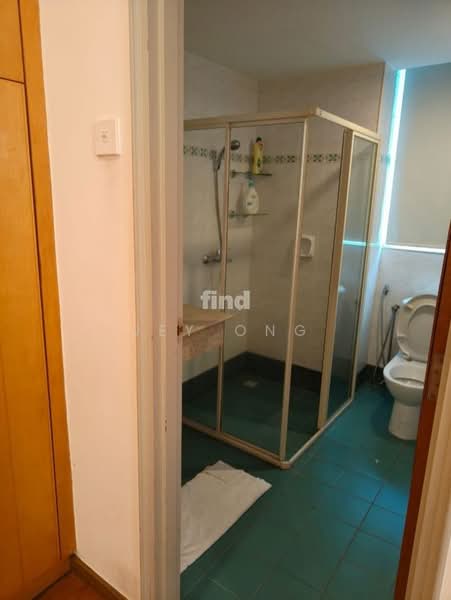 Condominium for Rent at Gurney Beach Resort - Jey Ong - Bathroom - PropertyGuru.com.my