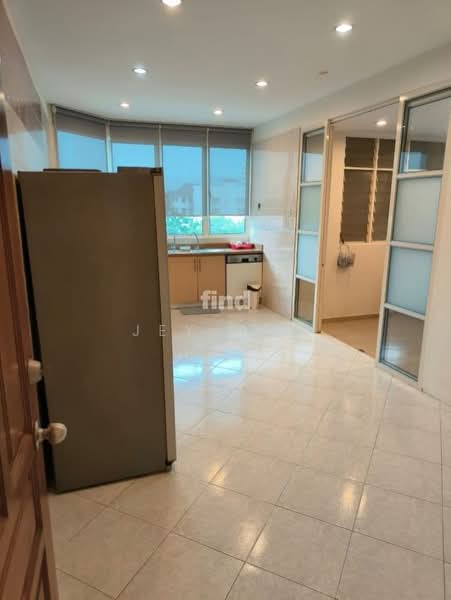 Condominium for Rent at Gurney Beach Resort - Jey Ong - Kitchen - PropertyGuru.com.my