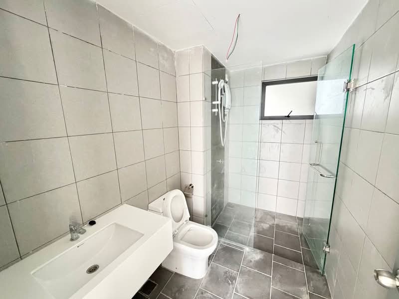 Kediaman Servis untuk Dijual di E'Island Lake Haven - Alif Saad - Bathroom - PropertyGuru.com.my