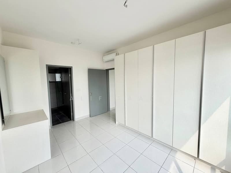 Kediaman Servis untuk Dijual di E'Island Lake Haven - Alif Saad - Bedroom - PropertyGuru.com.my