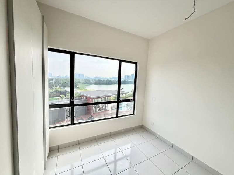 Kediaman Servis untuk Dijual di E'Island Lake Haven - Alif Saad - View - PropertyGuru.com.my