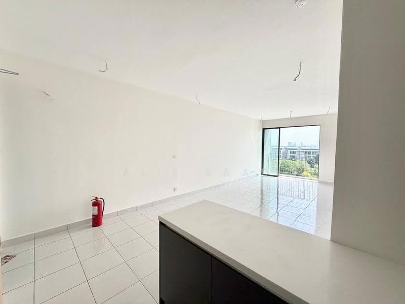 Kediaman Servis untuk Dijual di E'Island Lake Haven - Alif Saad - Living Room - PropertyGuru.com.my