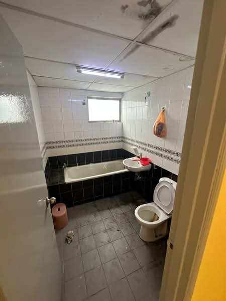 Kondominium untuk Dijual di Venice Hill - Alex Lee - Bathroom - PropertyGuru.com.my