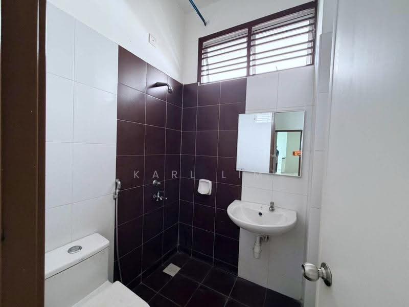 Rumah Teres 2-Tingkat untuk Dijual di Taman Mutiara Rini (Skudai) - Karl Lim - Bathroom - PropertyGuru.com.my