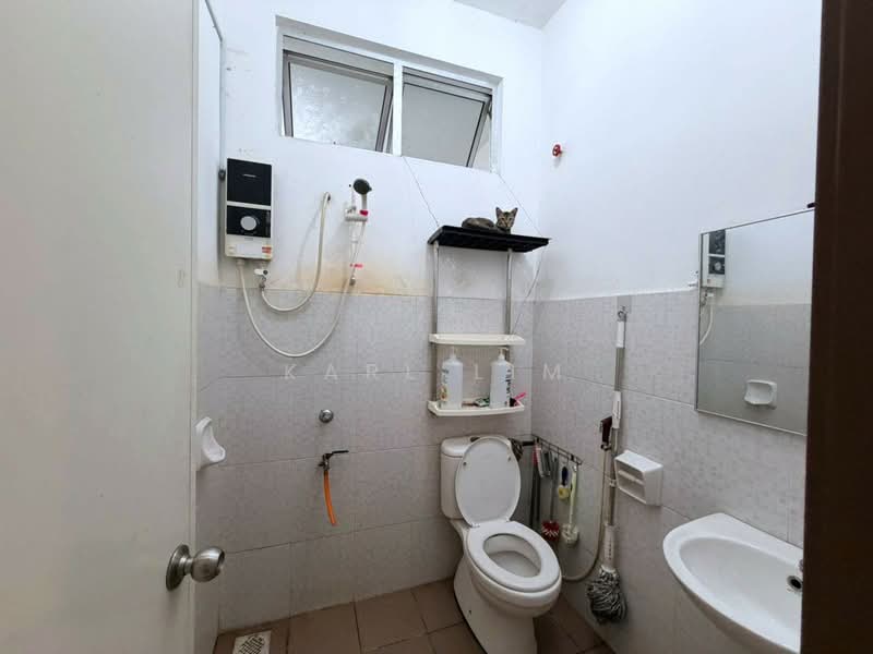 Rumah Teres 2-Tingkat untuk Dijual di Taman Mutiara Rini (Skudai) - Karl Lim - Bathroom - PropertyGuru.com.my