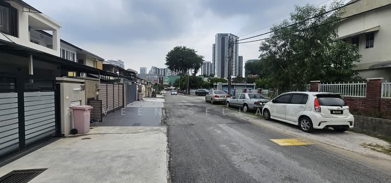 2-storey Terraced House for Sale in Damansara Kim (Petaling Jaya) - Raveen Sellaiah - Exterior - PropertyGuru.com.my