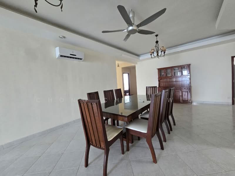 Condominium for Rent at Gurney Beach Resort - Chong Chooi Wei - Dining Room - PropertyGuru.com.my