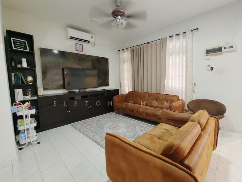 Rumah Teres 2-Tingkat untuk Dijual di Bandar Putra (Kulai) - Elston Chong - Living Room - PropertyGuru.com.my