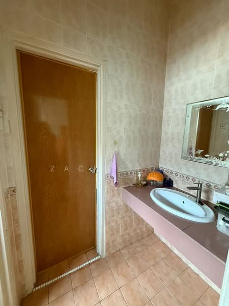 2-storey Terraced House for Sale in Taman Gaya (Ulu Tiram) - Zack Chow - Bathroom - PropertyGuru.com.my