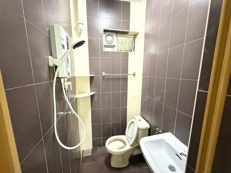 Pangsapuri untuk Dijual di Desa Daya - Vicky Leow - Bathroom - PropertyGuru.com.my