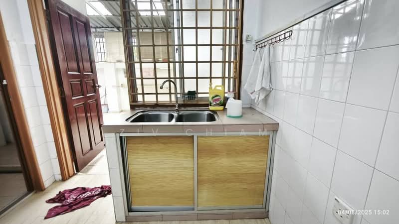 Rumah Teres 2-Tingkat untuk Disewa di Ulu Tiram (Johor) - Ziv Chiam - Kitchen - PropertyGuru.com.my