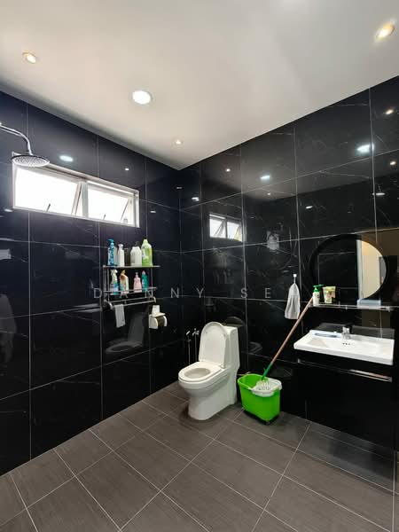 2-storey Terraced House for Sale in Taman Impian Emas (Skudai) - Danny See - Bathroom - PropertyGuru.com.my