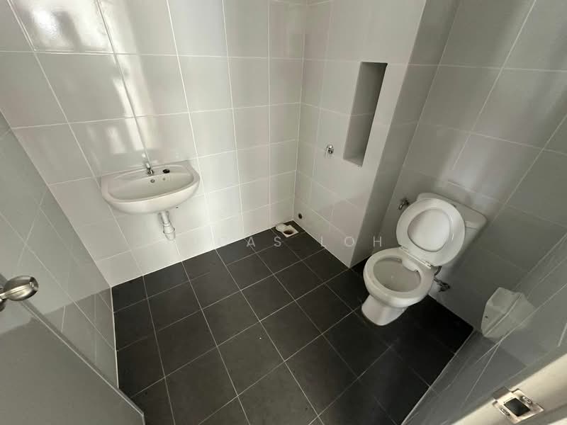Townhouse for Sale in Eco Grandeur (Puncak Alam) - Lucas Loh - Bathroom - PropertyGuru.com.my