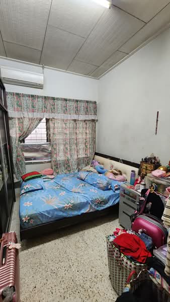 1-storey Terraced House for Sale in Taman Pelangi (Johor Bahru) - Tommy Tai - Bedroom - PropertyGuru.com.my