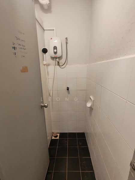 Apartment for Sale at Palm & Nipah Court (Pangsapuri Nipah) - Leong . - Bathroom - PropertyGuru.com.my