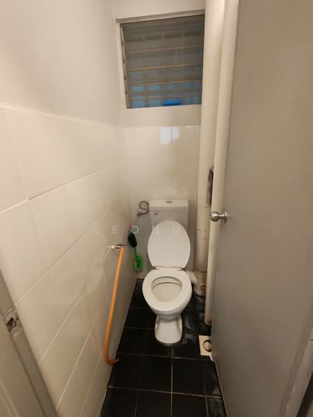 Apartment for Sale at Palm & Nipah Court (Pangsapuri Nipah) - Leong . - Bathroom - PropertyGuru.com.my