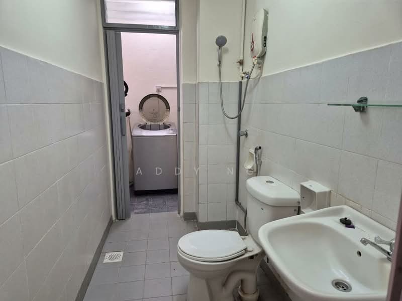 Kondominium untuk Disewa di Seri Cendekia - Addy Ng - Bathroom - PropertyGuru.com.my