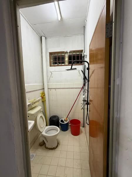Semi-Detached House for Sale in Taman Megah Ria (Masai) - Fion Lee - Bathroom - PropertyGuru.com.my