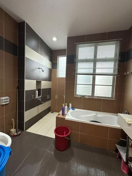 Rumah Teres 2-Tingkat untuk Dijual di Bandar Putra (Kulai) - Terry Tan - Bathroom - PropertyGuru.com.my