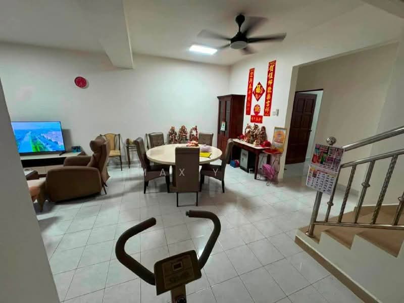 2-storey Terraced House for Sale in Bandar Putra (Kulai) - Max Yee - Living Room - PropertyGuru.com.my