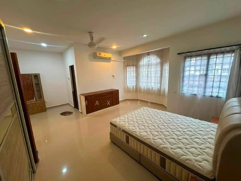 2-storey Terraced House for Sale in Bandar Putra (Kulai) - Max Yee - Bedroom - PropertyGuru.com.my