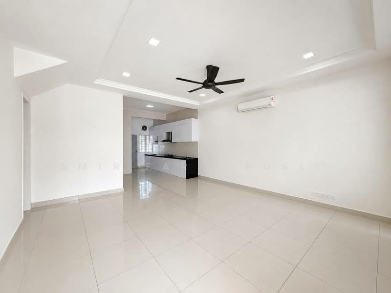 2-storey Terraced House for Sale in Kangkar Pulai (Skudai) - Amir Faris Rusli - Living Room - PropertyGuru.com.my