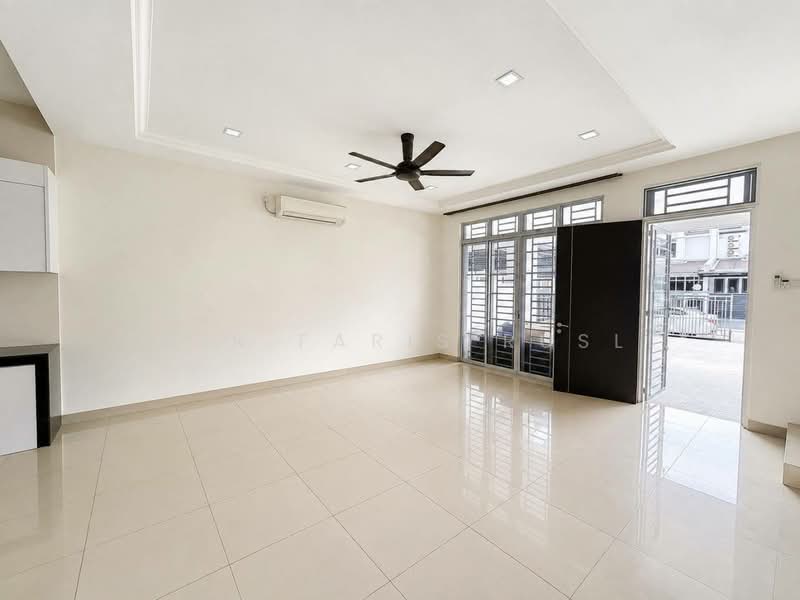 2-storey Terraced House for Sale in Kangkar Pulai (Skudai) - Amir Faris Rusli - Living Room - PropertyGuru.com.my