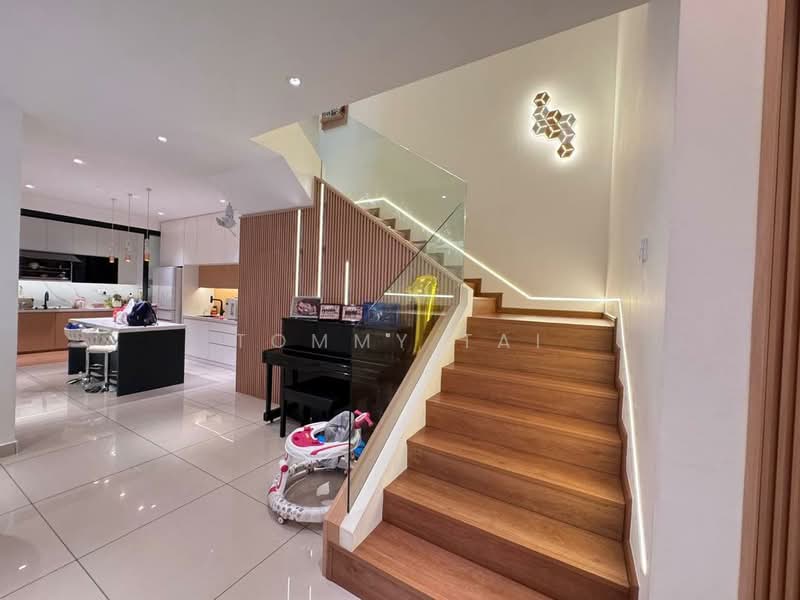 Cluster House for Sale in Mutiara Rini (Skudai) - Tommy Tai - Kitchen - PropertyGuru.com.my