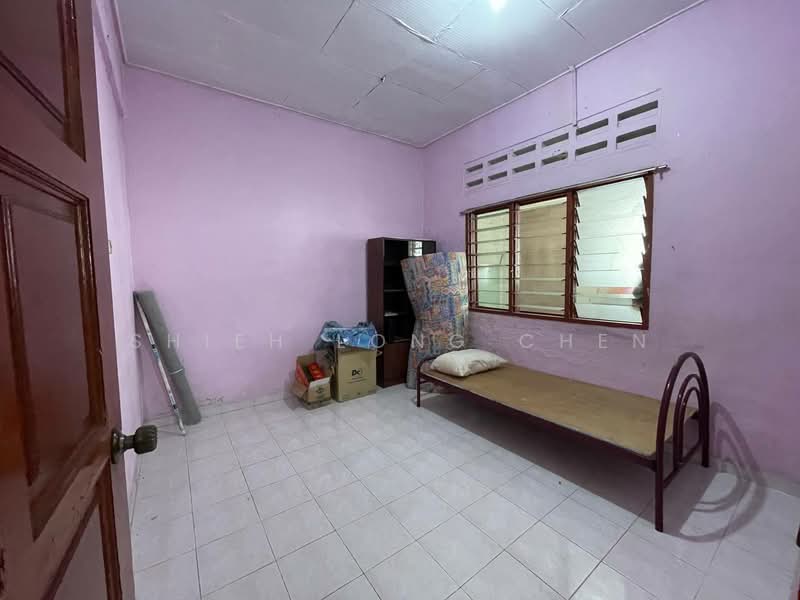 Rumah Teres 1-Tingkat untuk Dijual di Taman Ungku Tun Aminah (Skudai) - Shieh Long Chen - Bedroom - PropertyGuru.com.my