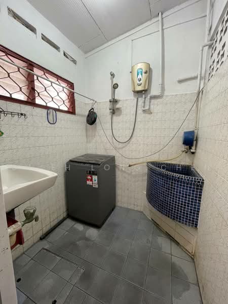 Rumah Teres 1-Tingkat untuk Dijual di Taman Ungku Tun Aminah (Skudai) - Shieh Long Chen - Bathroom - PropertyGuru.com.my