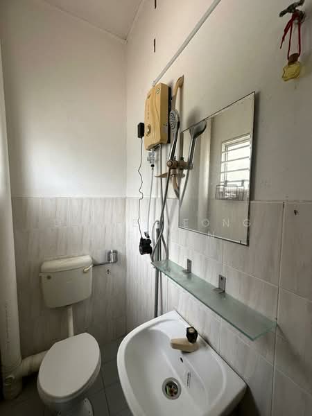 Terraced House for Sale in Bandar Putra Permai (Seri Kembangan) - Dante Leong Zhenwen - Bathroom - PropertyGuru.com.my