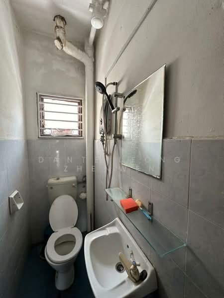 Terraced House for Sale in Bandar Putra Permai (Seri Kembangan) - Dante Leong Zhenwen - Bathroom - PropertyGuru.com.my