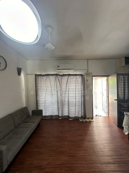 Terraced House for Sale in Bandar Putra Permai (Seri Kembangan) - Dante Leong Zhenwen - Living Room - PropertyGuru.com.my