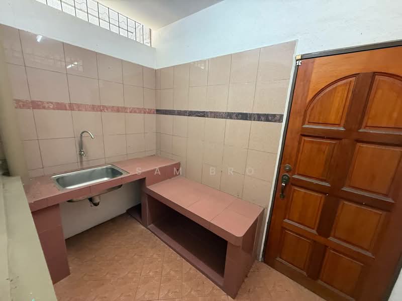 Rumah Berkembar untuk Dijual di Taman Delima (Kluang) - Sam Bro - Kitchen - PropertyGuru.com.my