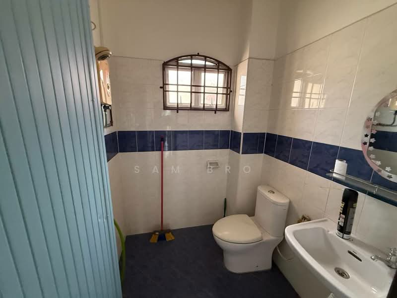 Rumah Berkembar untuk Dijual di Taman Delima (Kluang) - Sam Bro - Bathroom - PropertyGuru.com.my