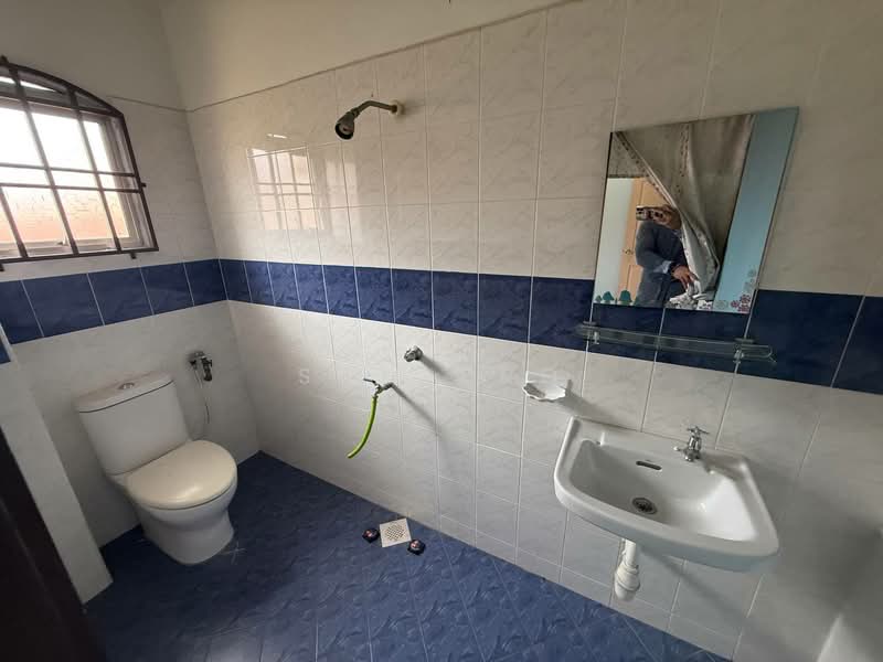Rumah Berkembar untuk Dijual di Taman Delima (Kluang) - Sam Bro - Bathroom - PropertyGuru.com.my