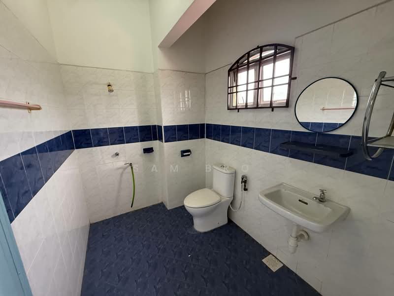 Rumah Berkembar untuk Dijual di Taman Delima (Kluang) - Sam Bro - Bathroom - PropertyGuru.com.my