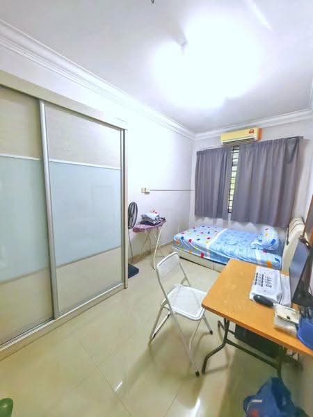 Rumah Berkembar untuk Dijual di Taman Bukit Kempas (Tampoi) - Karl Lim - Bedroom - PropertyGuru.com.my