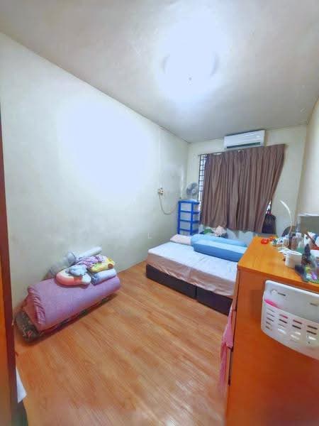 Rumah Berkembar untuk Dijual di Taman Bukit Kempas (Tampoi) - Karl Lim - Bedroom - PropertyGuru.com.my