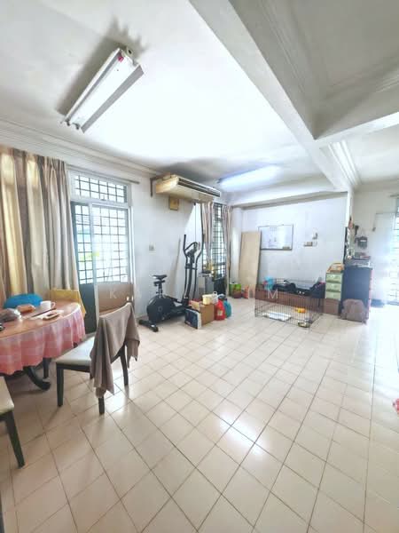 Rumah Berkembar untuk Dijual di Taman Bukit Kempas (Tampoi) - Karl Lim - Living Room - PropertyGuru.com.my