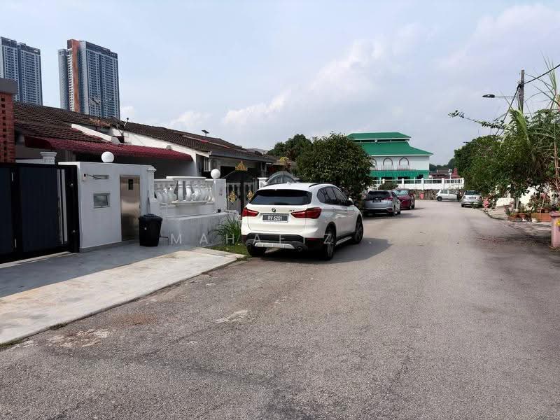 1-storey Terraced House for Sale in Kelana Jaya (Petaling Jaya) - Mahafiz . - Exterior - PropertyGuru.com.my