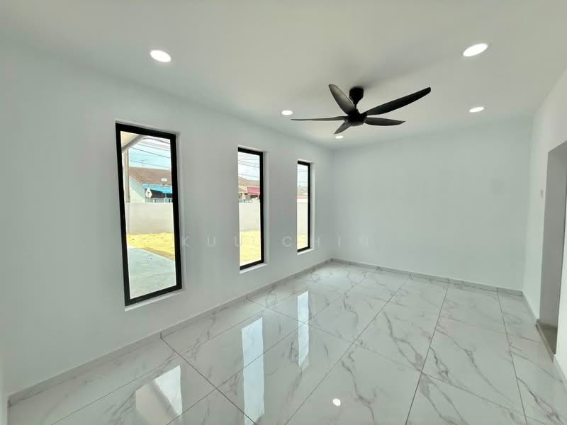 1-storey Terraced House for Sale in Taman Puteri Wangsa (Ulu Tiram) - Kuu Chin - Living Room - PropertyGuru.com.my