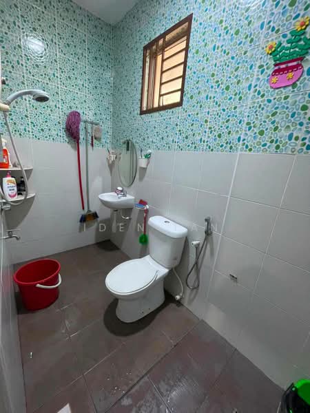 Rumah Teres 2-Tingkat untuk Dijual di Taman Scientex Senai (Senai) - Iden Tan - Bathroom - PropertyGuru.com.my