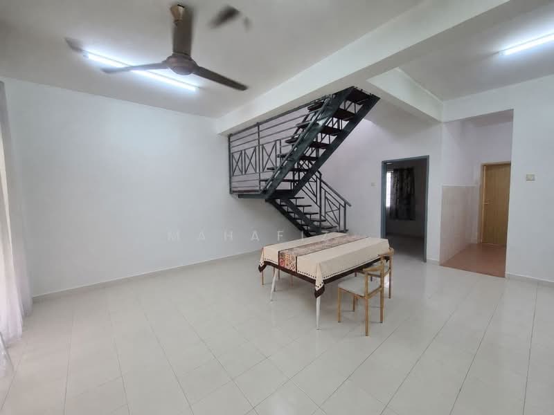 Bungalow House untuk Dijual di Sungai Buloh (Selangor) - Mahafiz . - Living Room - PropertyGuru.com.my