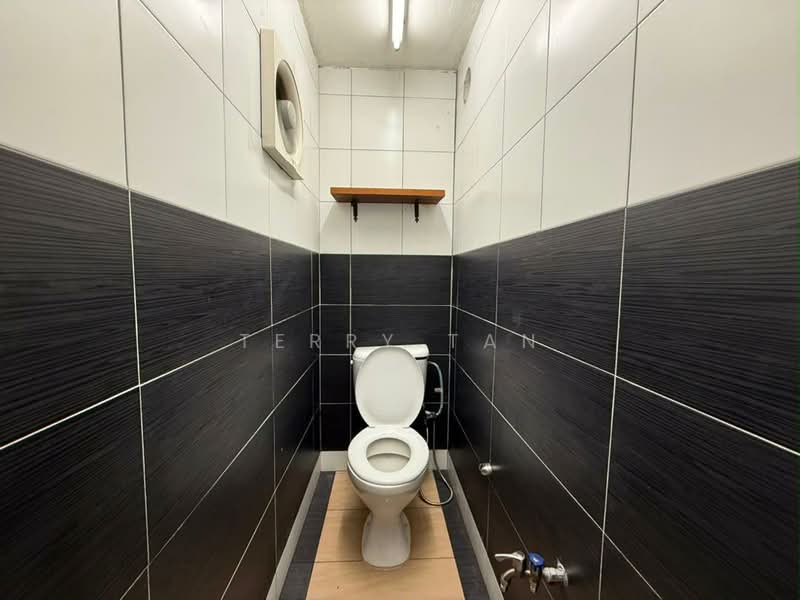 1-storey Terraced House for Sale in Taman Abad (Johor Bahru) - Terry Tan - Bathroom - PropertyGuru.com.my