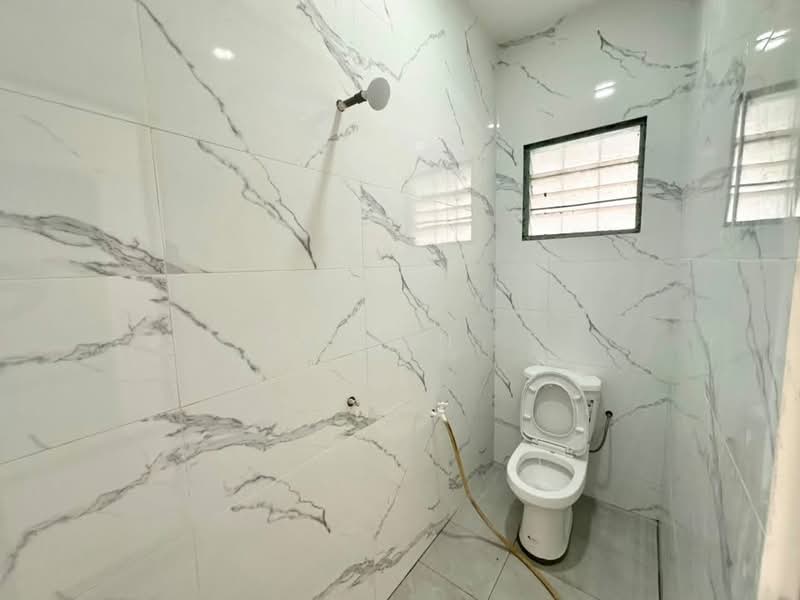 Rumah Teres 1-Tingkat untuk Dijual di Bukit Sentosa (Rawang) - Kelvin . - Bathroom - PropertyGuru.com.my