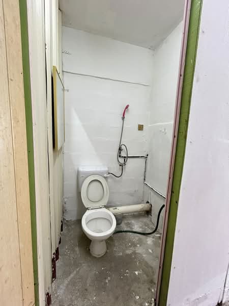 Flat for Sale at Farlim 4 - Leong . - Bathroom - PropertyGuru.com.my