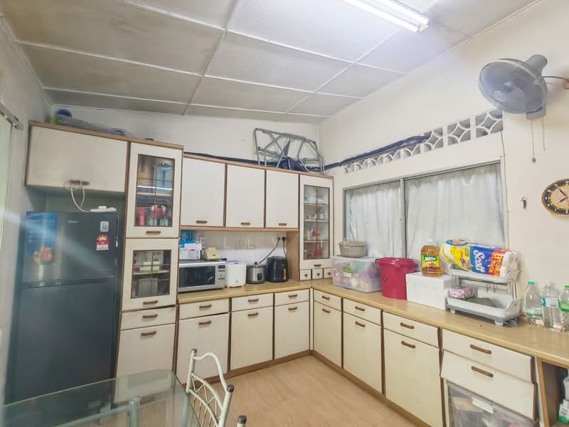 Rumah Teres 1-Tingkat untuk Dijual di Taman Petaling Indah (Klang) - Kelly Teo - Kitchen - PropertyGuru.com.my
