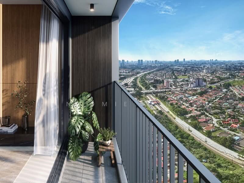 Kediaman Servis untuk Dijual di M Aurora - Naomie Tan - Balcony - PropertyGuru.com.my